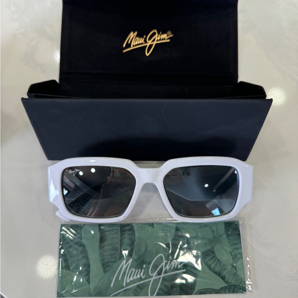 Maui Jim White Accessories
